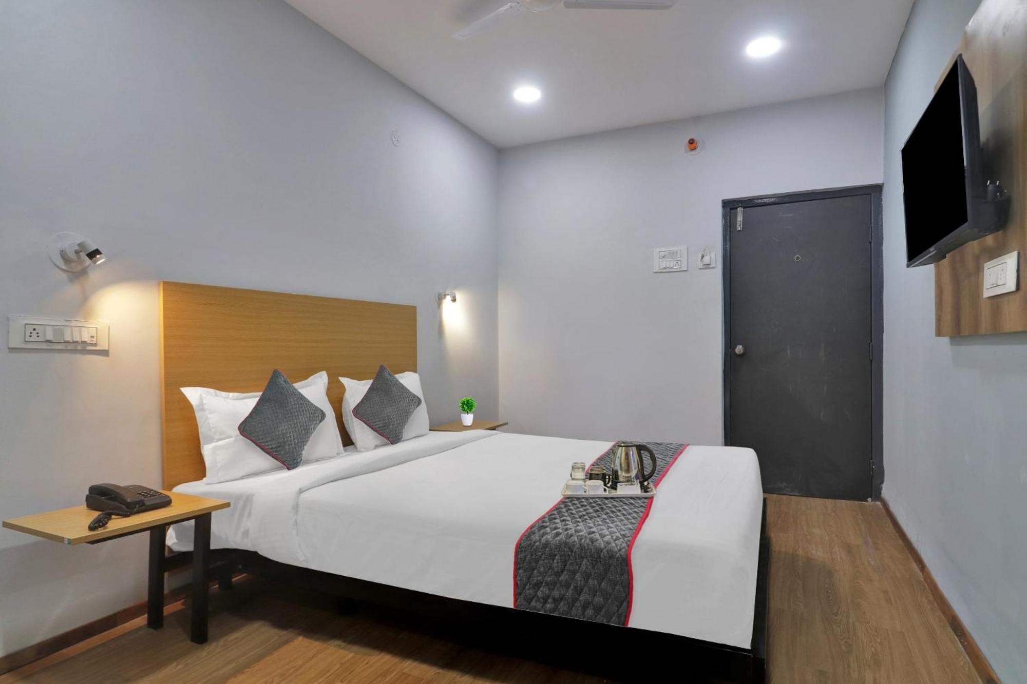 ホテル Townhouse S Continental ハイデラバード エクステリア 写真
